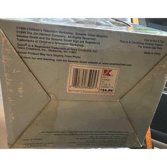 Sesame Street Oscar Telco 13’ Animated Christmas Display Only Non Working - Picture 9 of 9